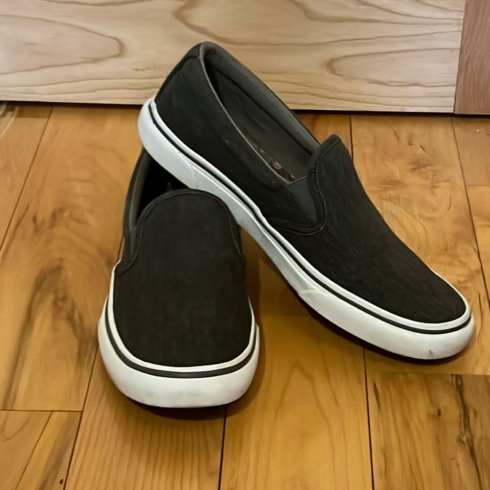 Eddie Bauer Women’s Slip On Canvas Sneaker Shoes Runners Gray Sz 7